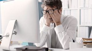 पक गए हैं काम करते-करते? प्रमोशन रोकने वाली इन 9 आदतों को अभी पहचानिए और बदल डालिए!