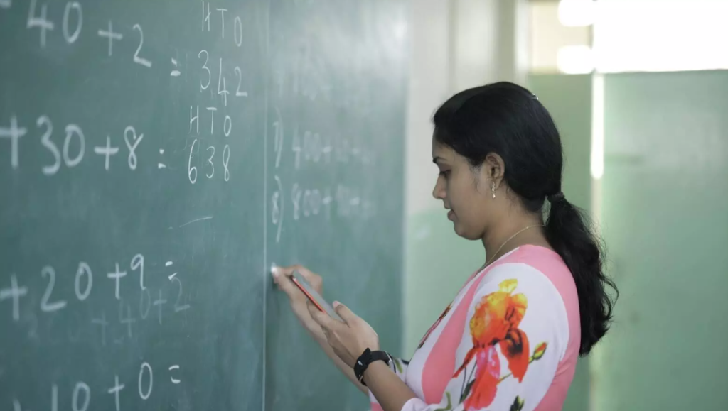 EMRS भर्ती 2025: 1620 पदों पर नॉन-टीचिंग वैकेंसी, आवेदन का आखिरी मौका 23 अक्टूबर!